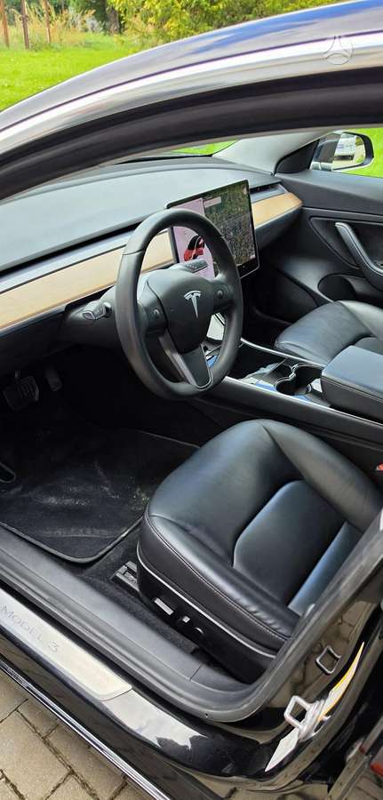 Tesla Model 3 - 8