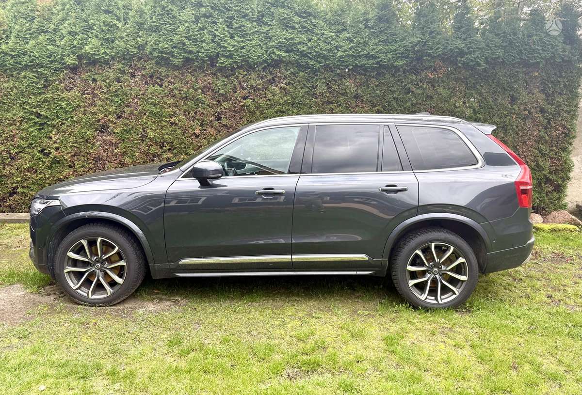 Volvo XC90 - 1
