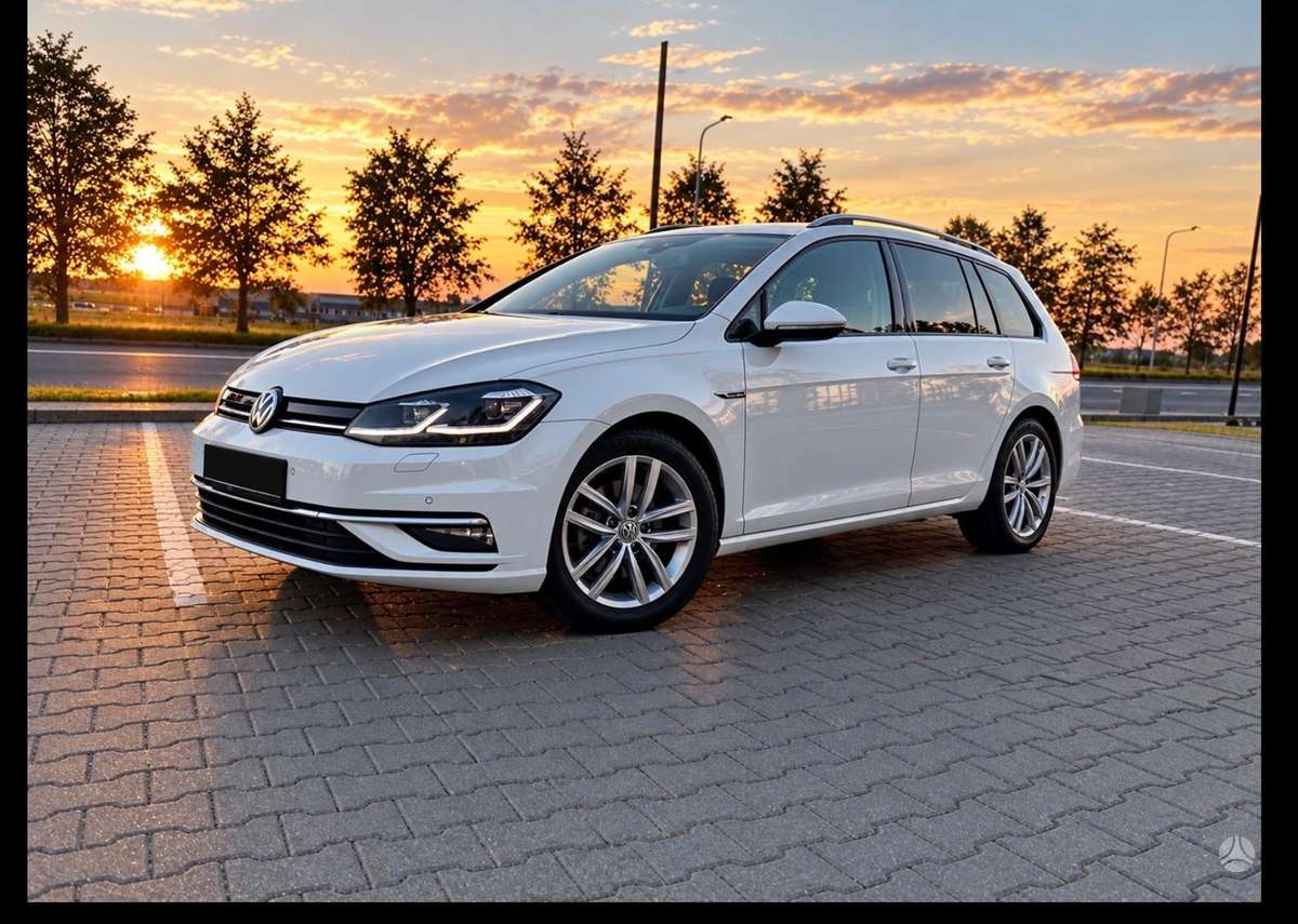 Volkswagen Golf - 1