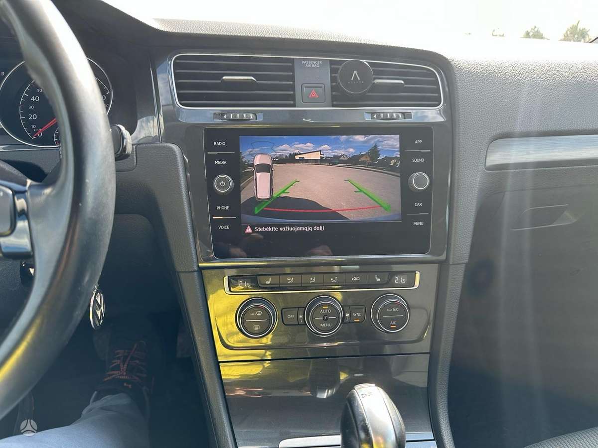 Volkswagen Golf - 10