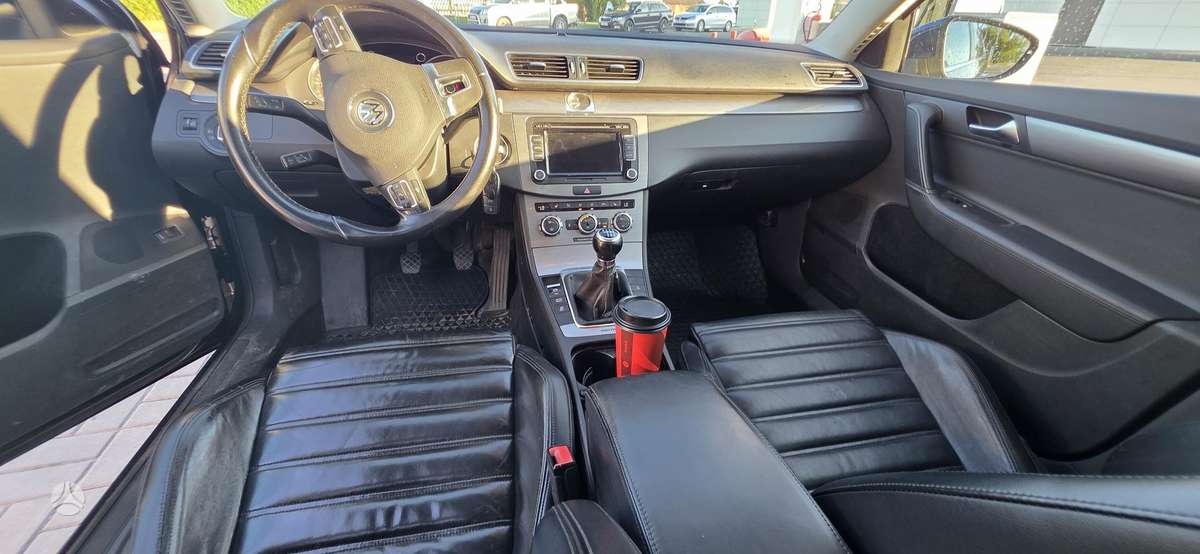 Volkswagen Passat - 8
