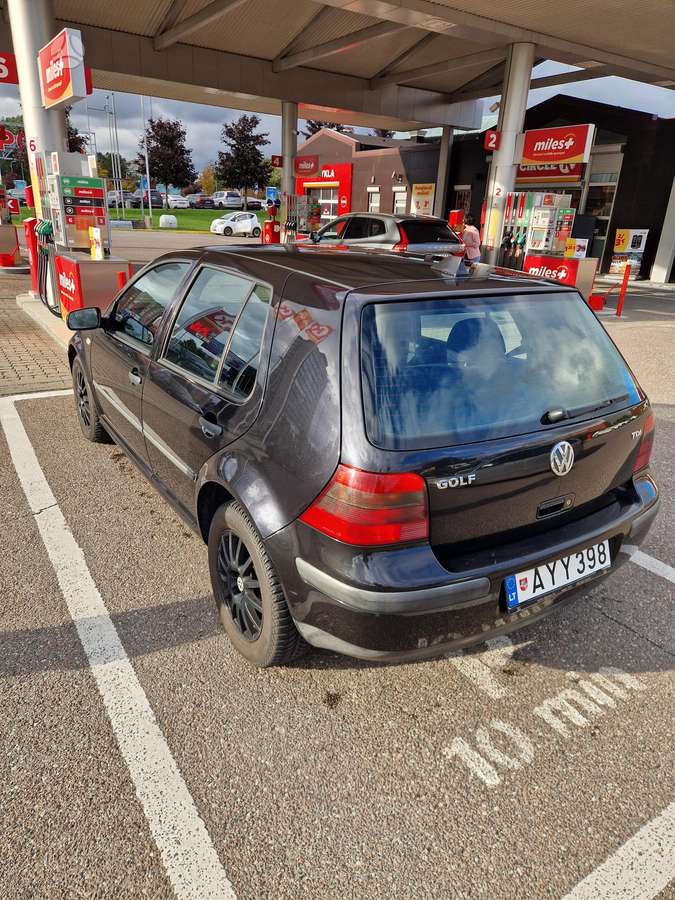 Volkswagen Golf - 2