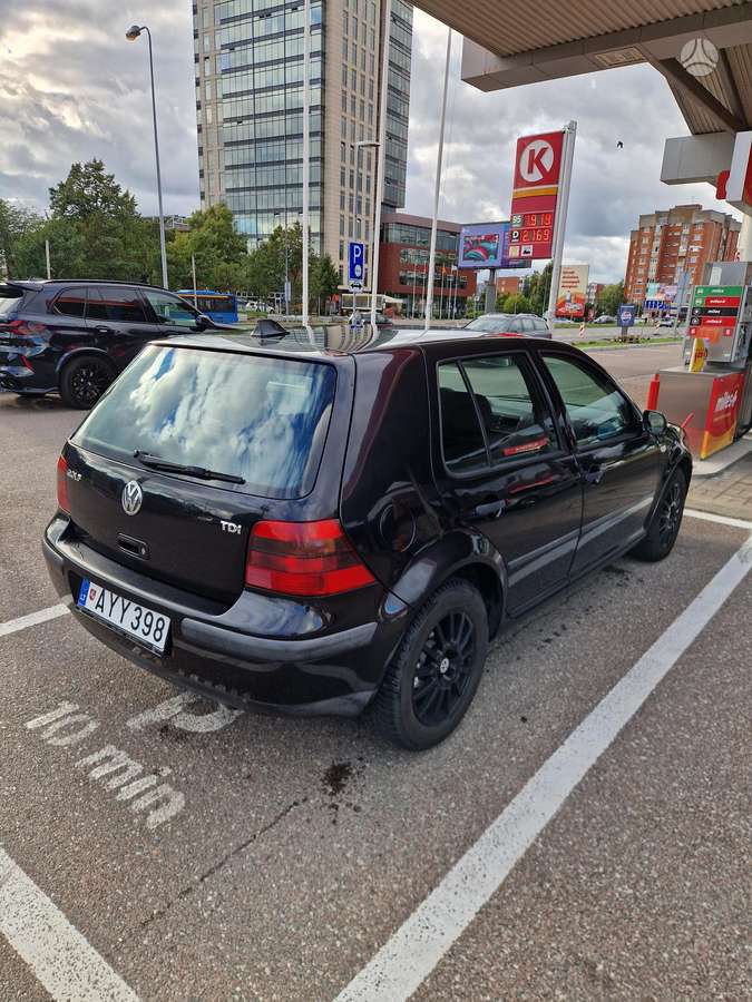 Volkswagen Golf - 3