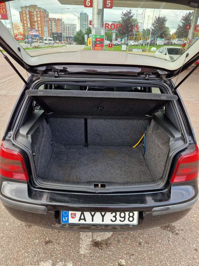 Volkswagen Golf - 8