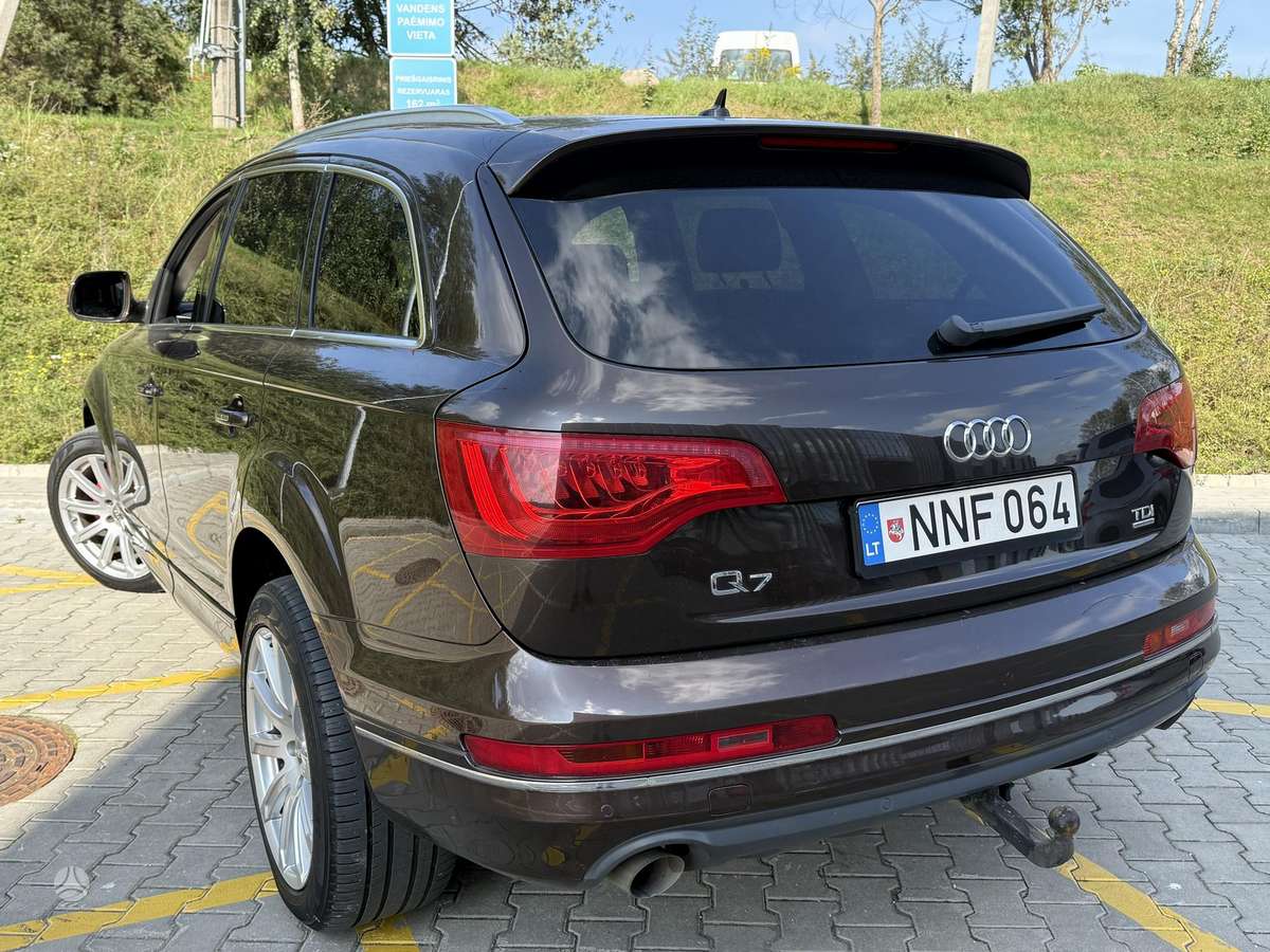 Audi Q7, 3.0 l., off-road / crossover