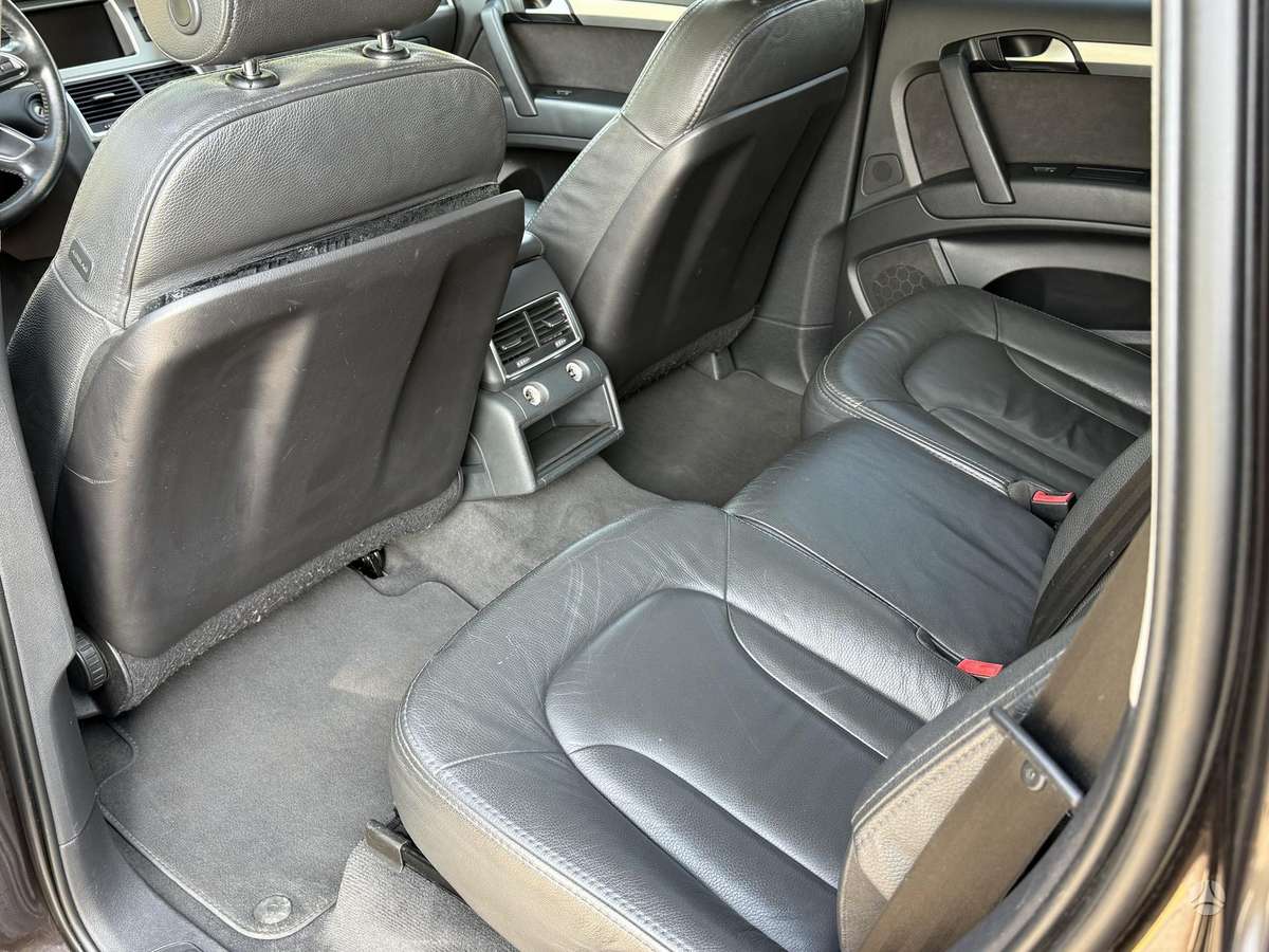 Audi Q7, 3.0 l., off-road / crossover