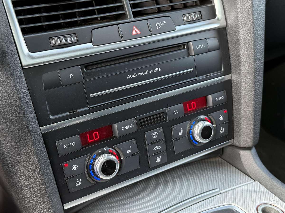 Audi Q7, 3.0 l., off-road / crossover