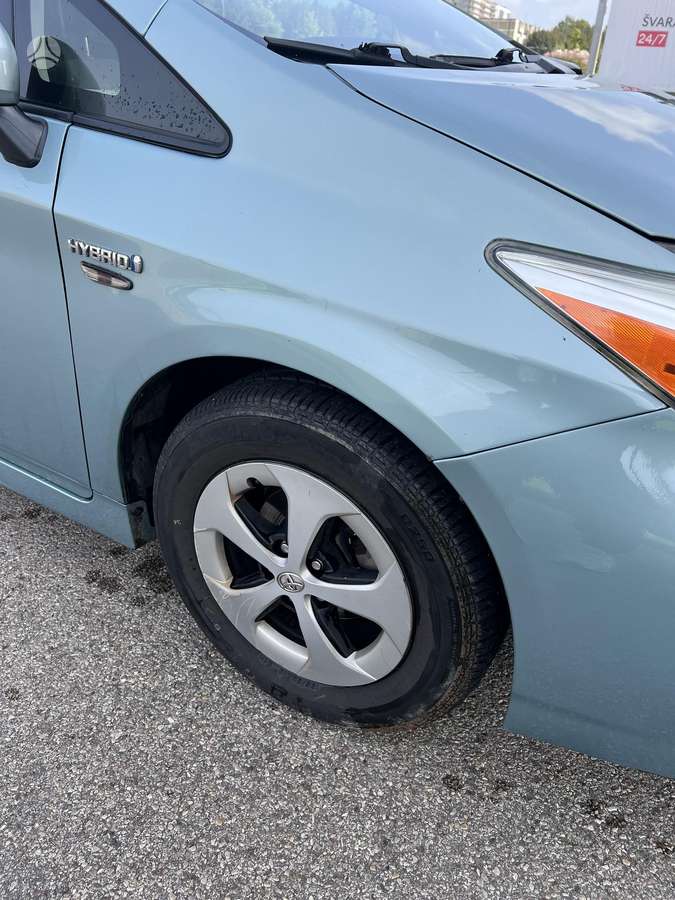 Toyota Prius - 4