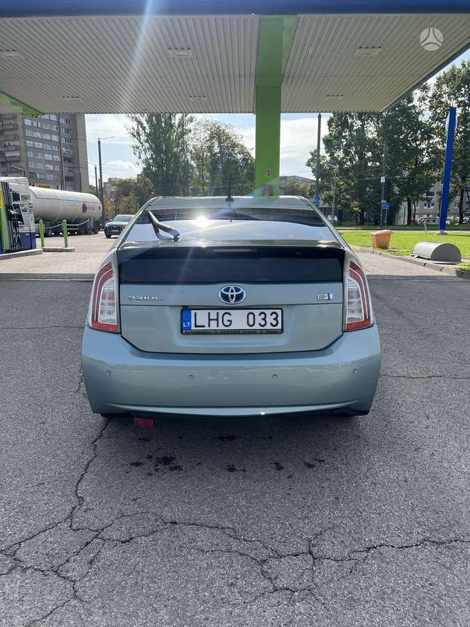 Toyota Prius - 5