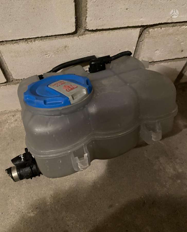 Porsche Macan engine cooling parts