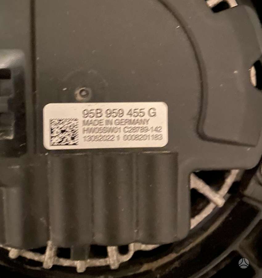 Porsche Macan variklio aušinimo detalės
