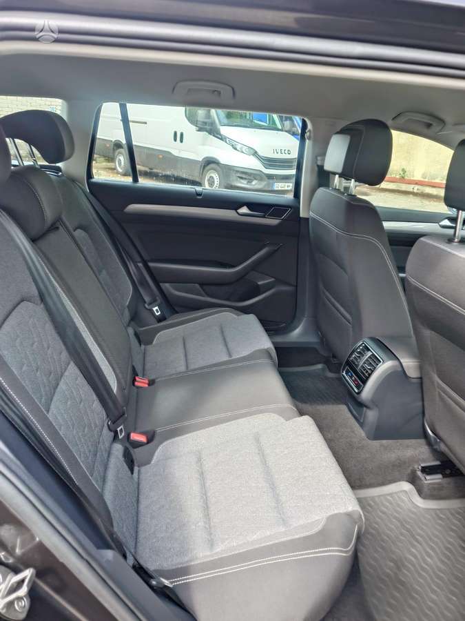 Volkswagen Passat - 12