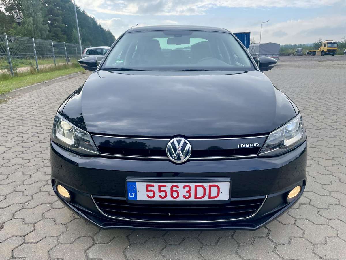 Volkswagen Jetta - 2