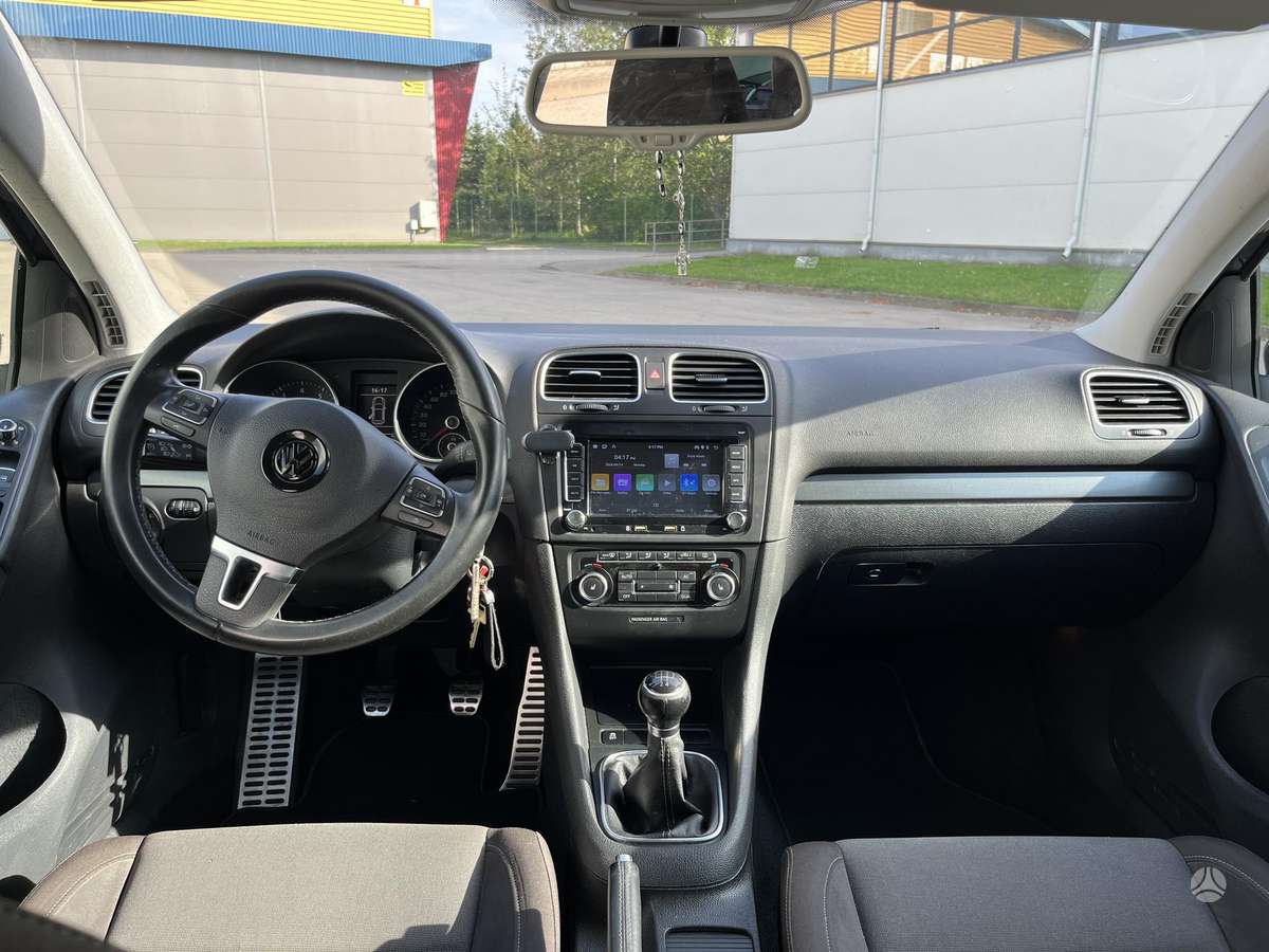 Volkswagen Golf - 8