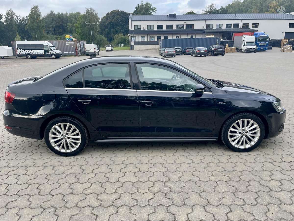 Volkswagen Jetta - 4