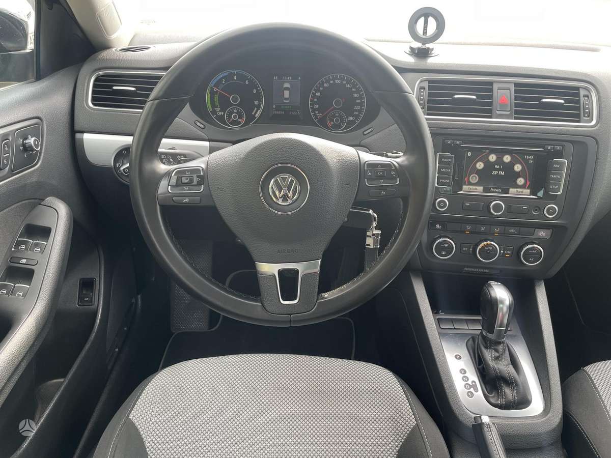 Volkswagen Jetta - 10