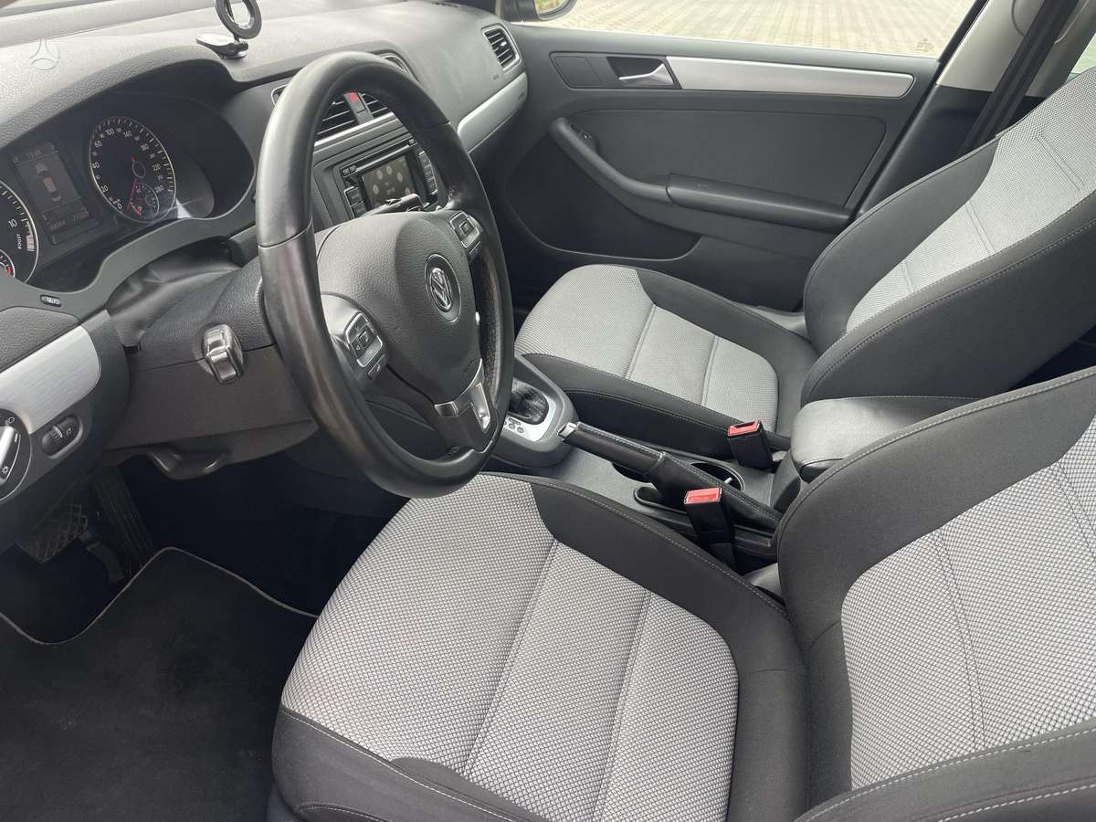 Volkswagen Jetta - 12