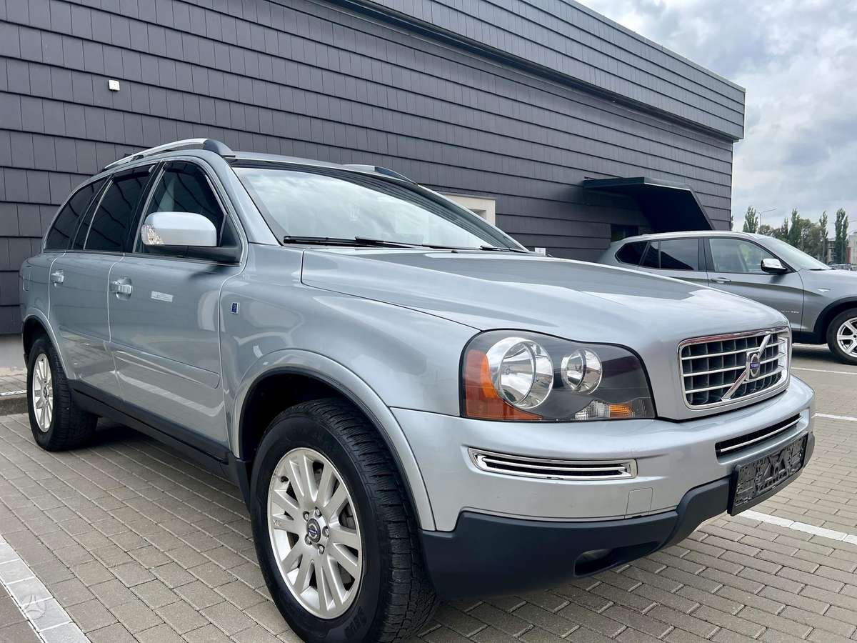 Volvo XC90 - 1