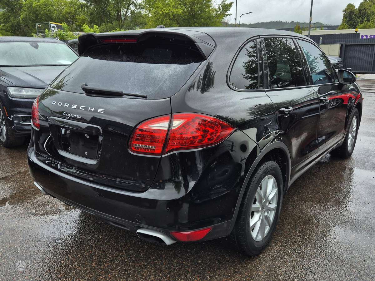 Porsche Cayenne - 1