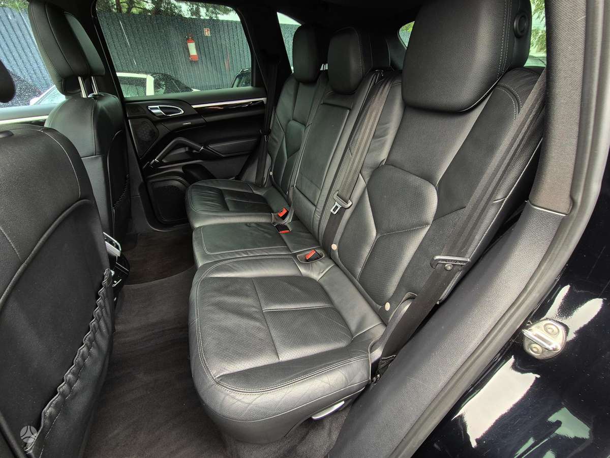 Porsche Cayenne - 9