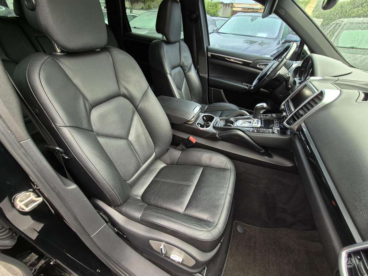 Porsche Cayenne - 11