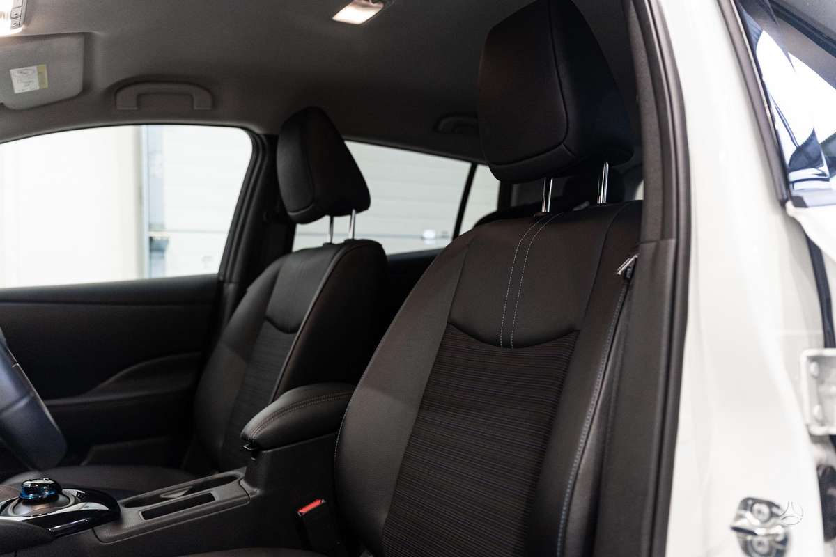 Nissan Leaf, 40 kWh, hatchback