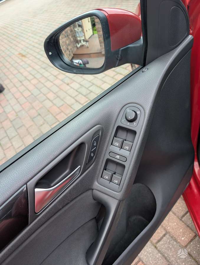 Volkswagen Golf - 6