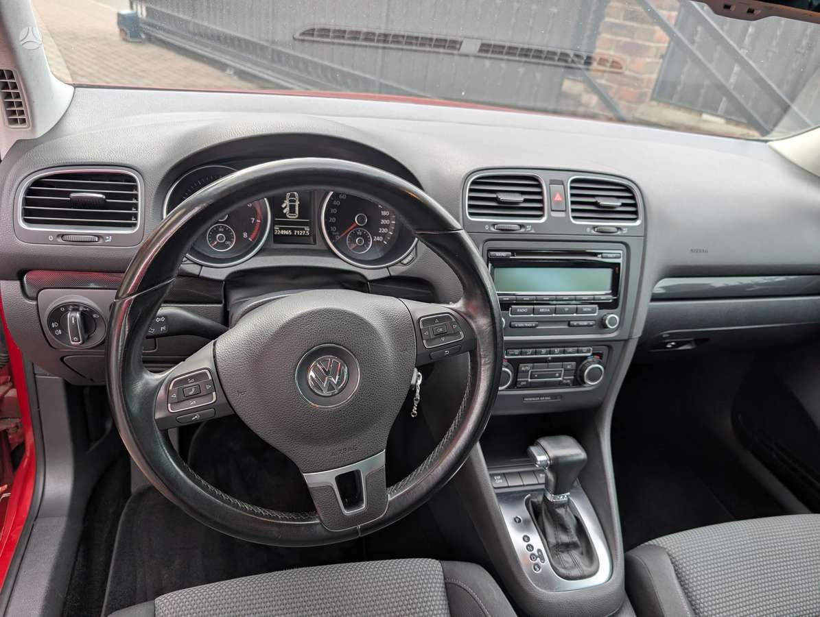 Volkswagen Golf - 8
