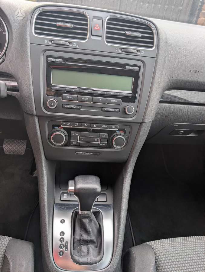 Volkswagen Golf - 10