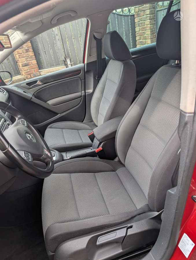 Volkswagen Golf - 11