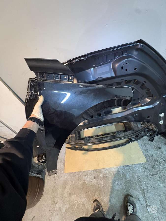 Skoda Enyaq kėbulo dalys