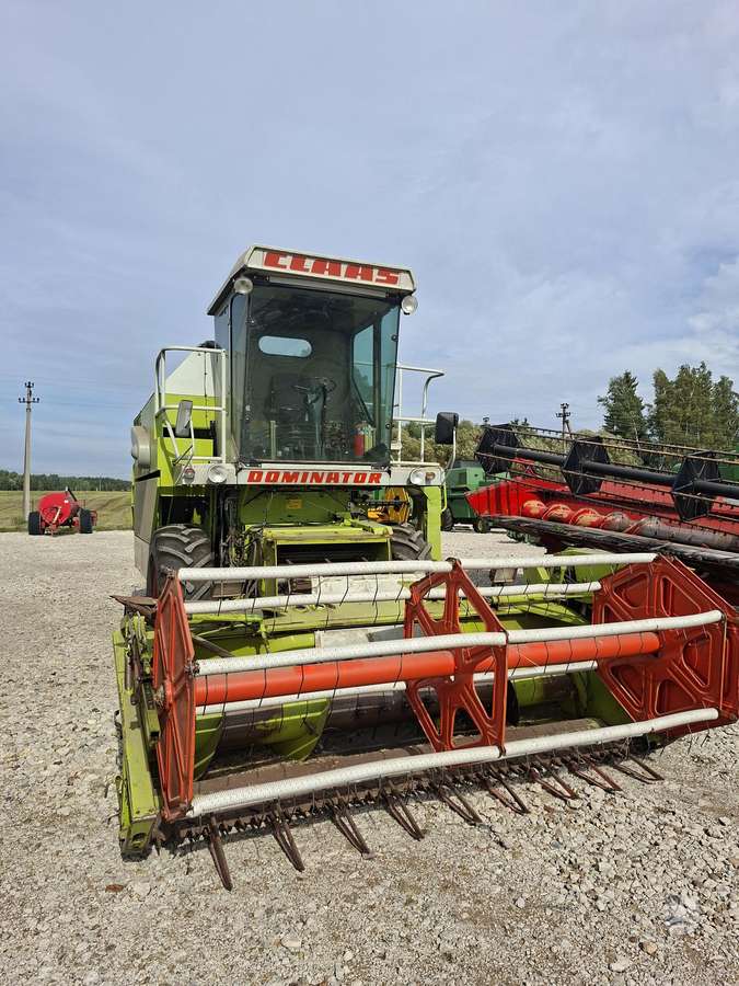 Claas 48s, kombaini