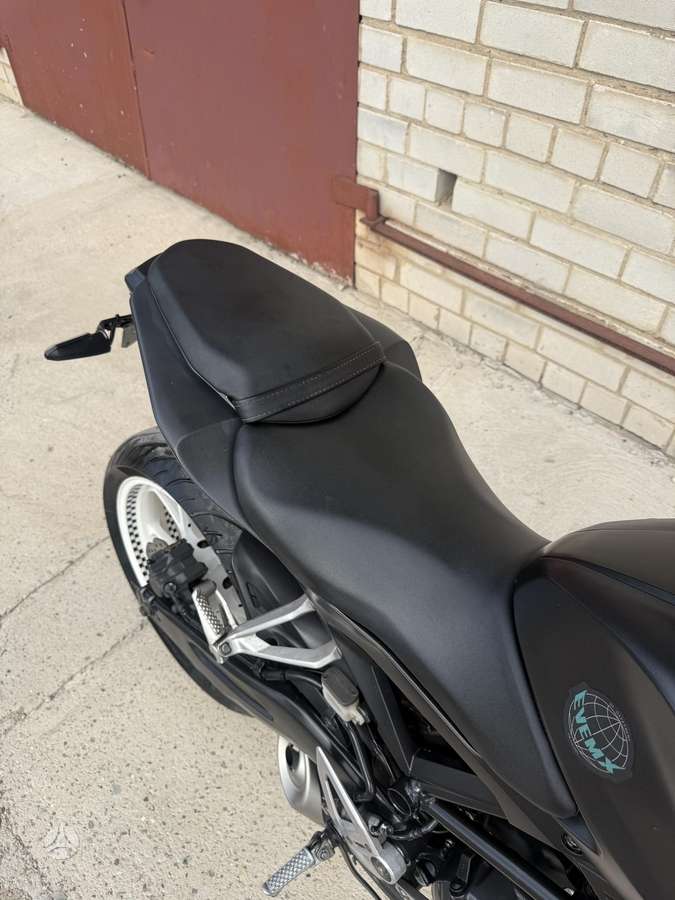 Honda CB 125cc, street / classic
