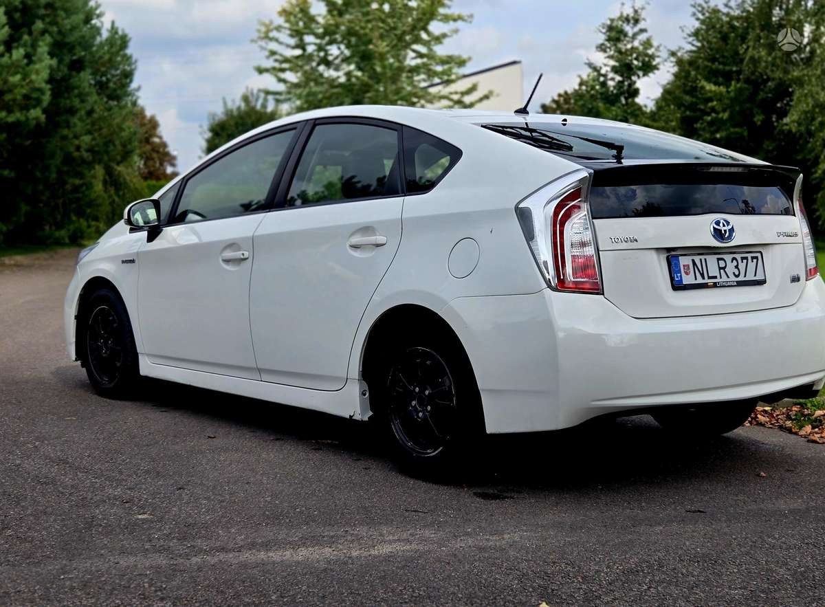 Toyota Prius - 4