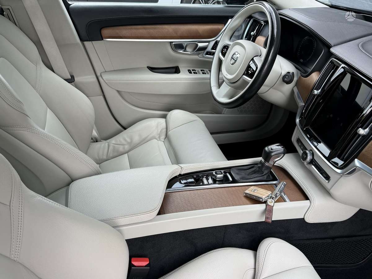 Volvo V90 - 2
