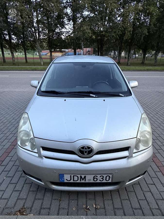 Toyota Corolla Verso - 3