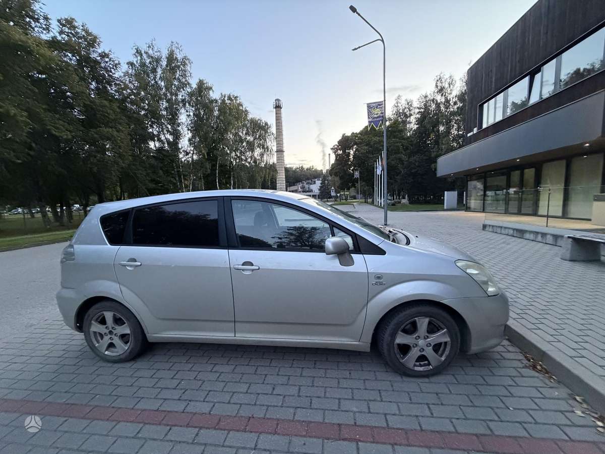 Toyota Corolla Verso - 4