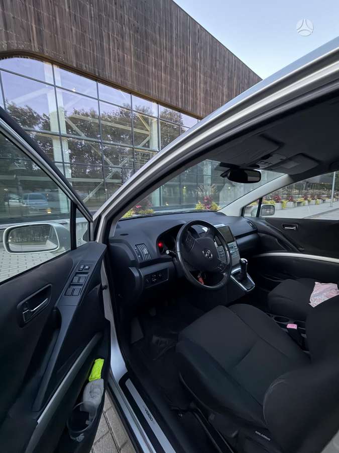 Toyota Corolla Verso - 8