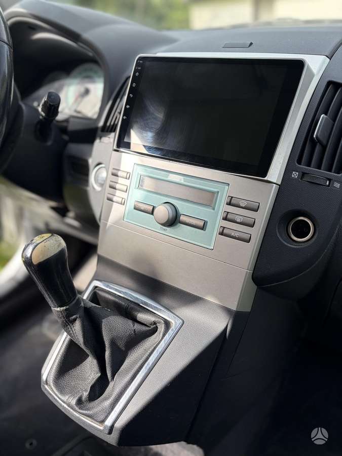 Toyota Corolla Verso - 10