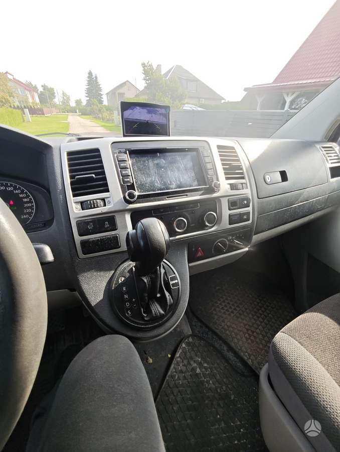 Volkswagen Transporter - 1