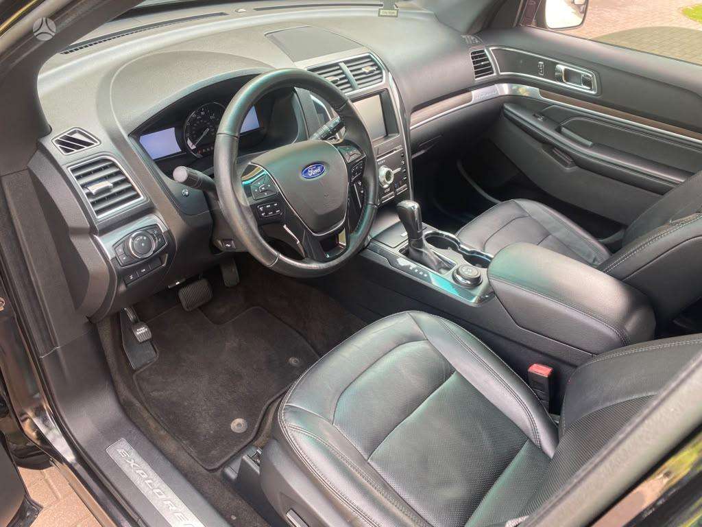 Ford Explorer, 3.5 l., off-road / crossover