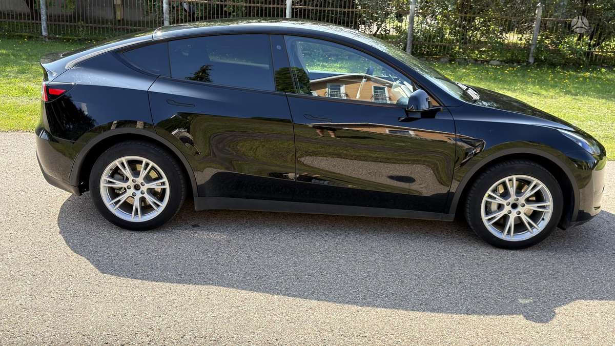 Tesla Model Y, 60 kWh, hatchback