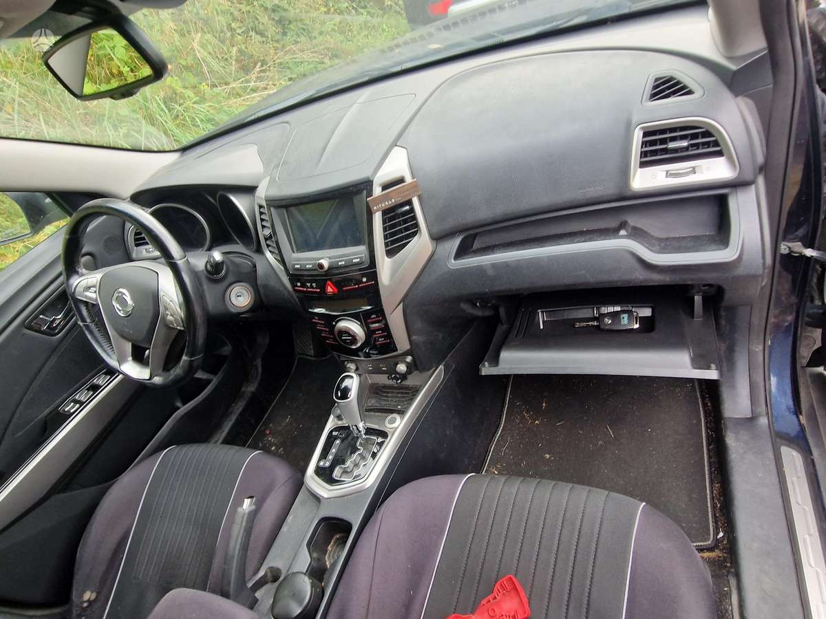 SsangYong Tivoli dalimis