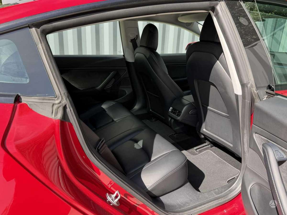 Tesla Model 3, saloon / sedan