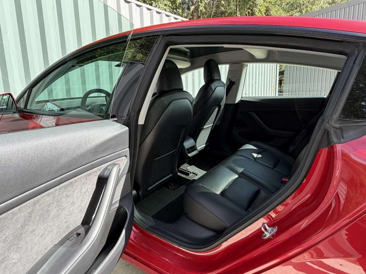 Tesla Model 3, saloon / sedan