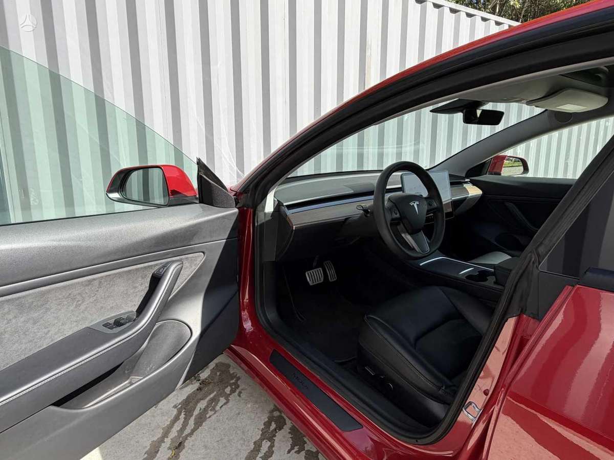 Tesla Model 3 - 12