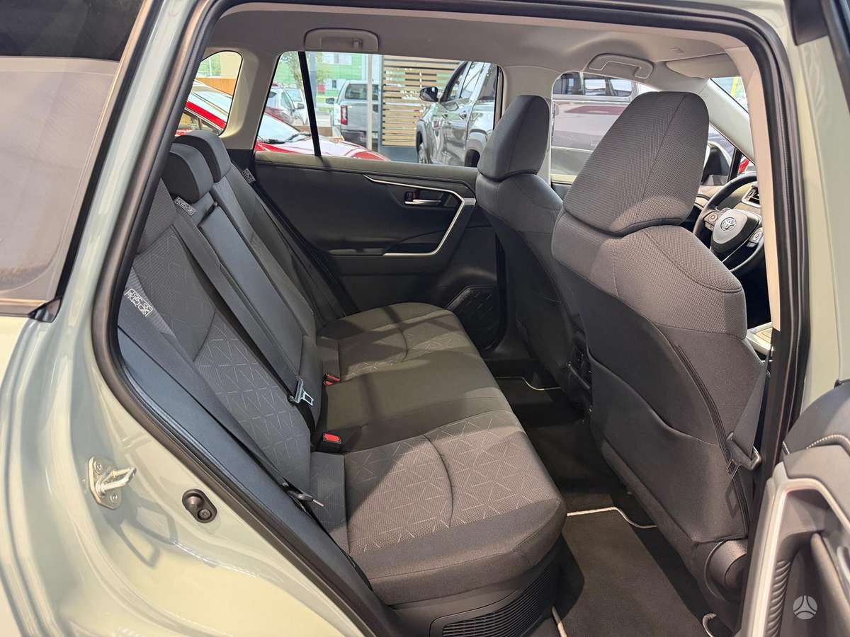 Toyota RAV4 - 8
