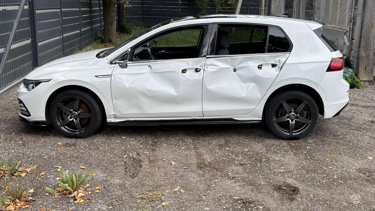 Volkswagen Golf - 8