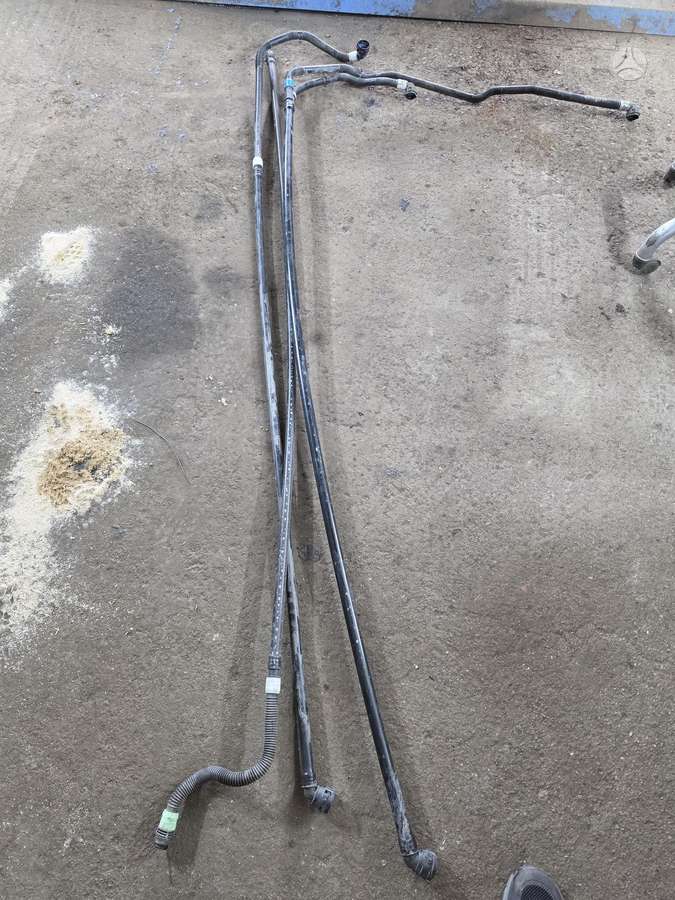 Tesla Model Y dalimis
