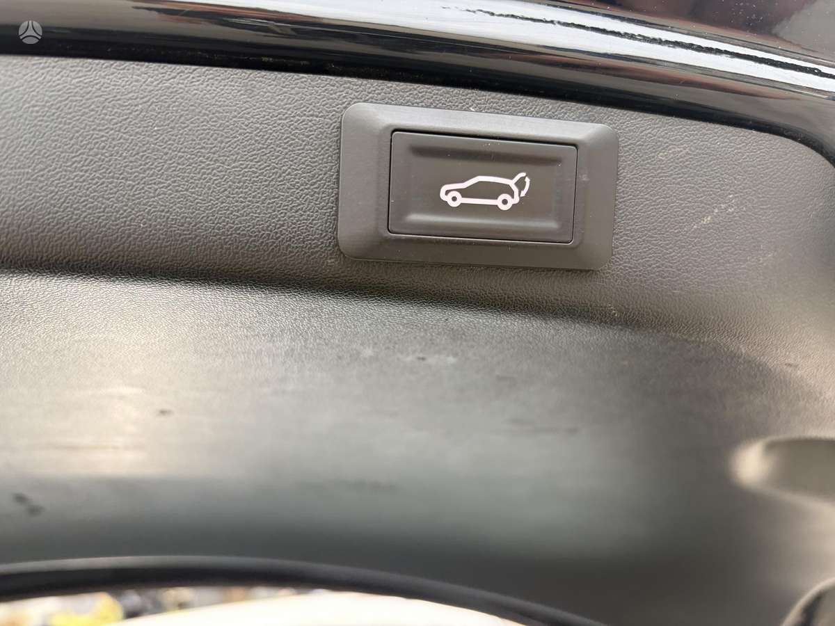 Tesla Model 3 - 4
